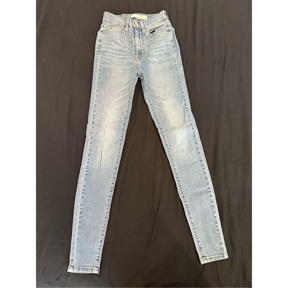 Levi’s light blue tight jeans women’s XS fits a size XS / 0